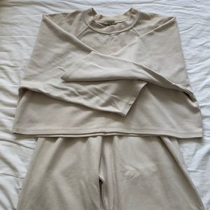 Oak and fort creamy suit